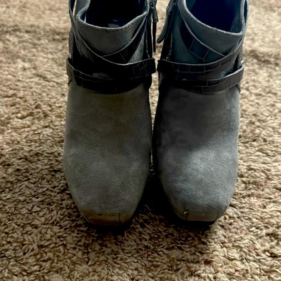 Gray Guess Booties size 8 - Picture 1 of 4